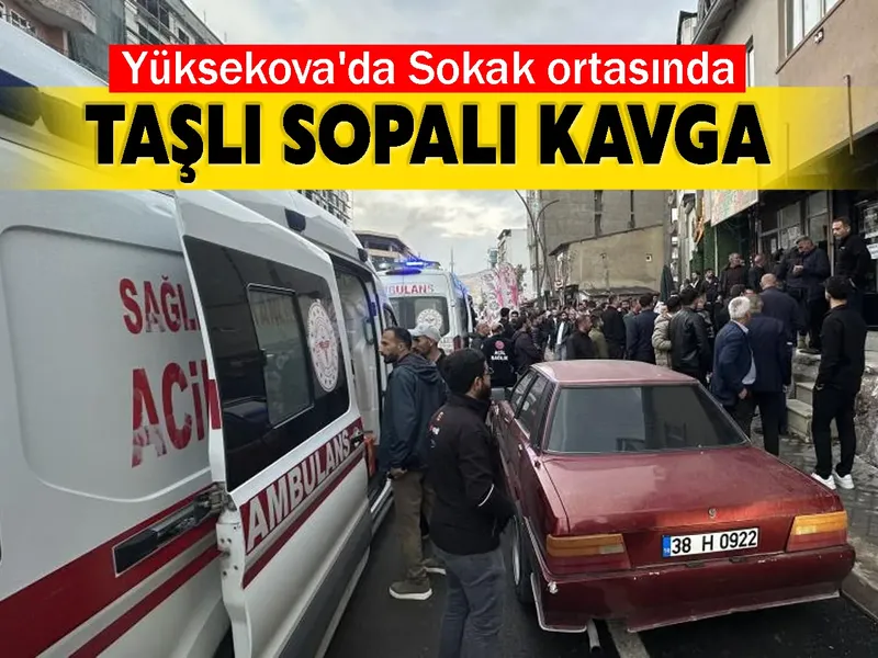 Yüksekova'da Sokak ortasında taşlı sopalı kavga