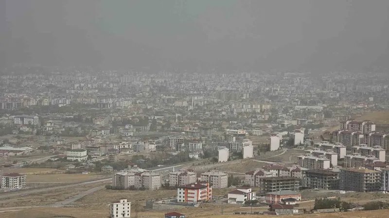Van’da toz taşınımı etkili oldu