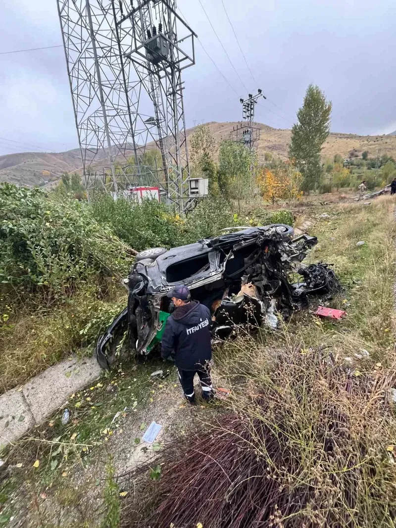 Van’da otomobil hurdaya döndü: 1 ölü