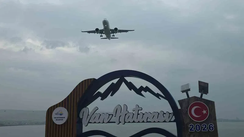 Van’da yağmurla birlikte sis etkili oldu