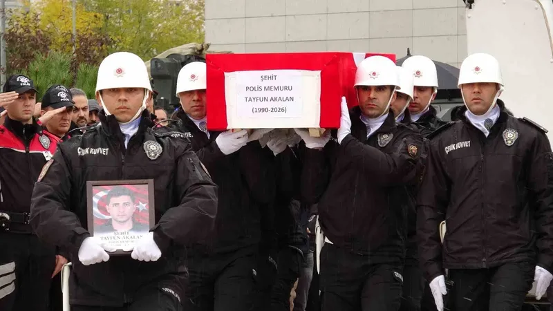 Kazada şehit düşen polis memuru için uğurlama töreni düzenlendi