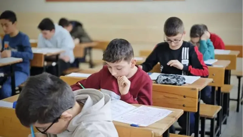 MEB düğmeye bastı! Devamsızlığa karşı yeni takip sistemi