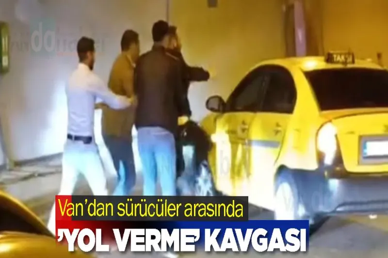 Van’dan sürücüler arasında ’yol verme’ kavgası
