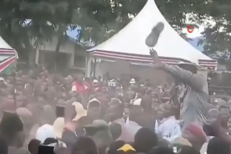 Kenya Devlet Başkanı Ruto'ya ayakkabılı saldırı