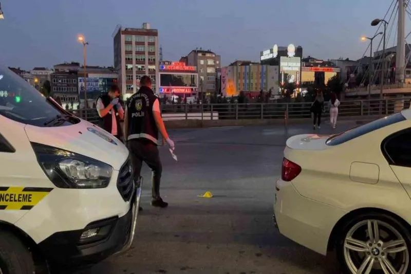 Alışveriş merkezi önünde silahlı saldırı: 1 yaralı
