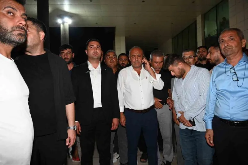 Belediye binasına taşlı saldırı