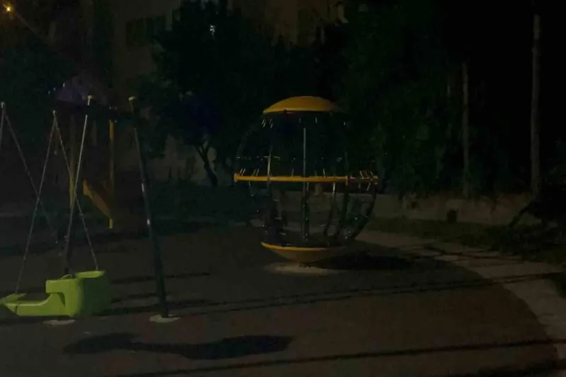 Parkta oynarken kalbi duran çocuk!