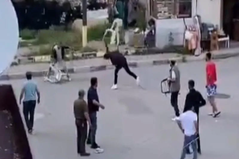 Trafikte korna kavgası meydan savaşına dönüştü... O anlar kamerada