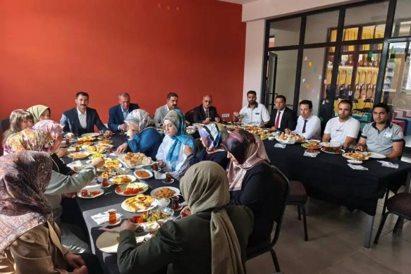 Usta öğreticilere teşekkür kahvaltısı