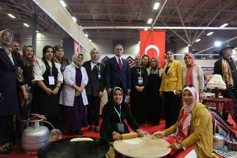81 İlin yöresel lezzetleri Van'da buluştu