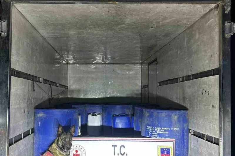 Van’da 3 bin 710 litre asetik asit anhidrit ve 50 kilogram kostik soda ele geçirildi