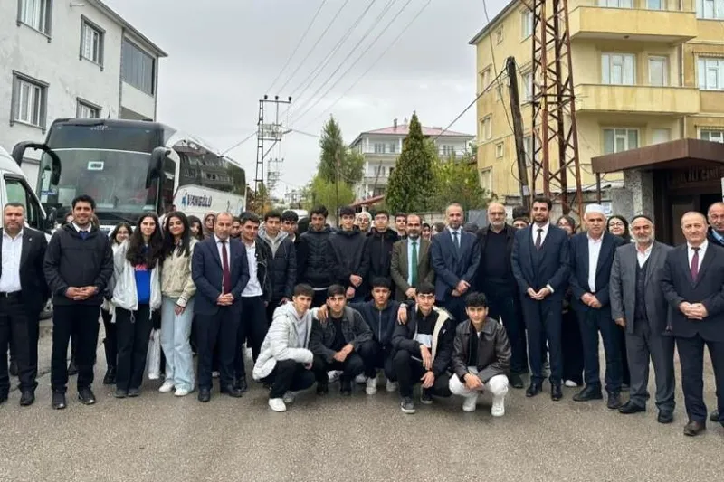 400 genç gönüllü tarihi camide din gönüllüleriyle buluştu