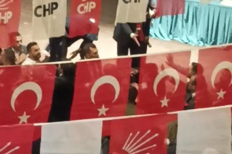 CHP kongresinde kavga çıktı