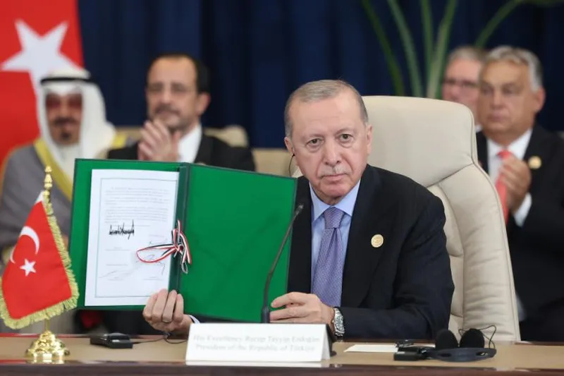 Mısır'da Gazze için düzenlenen tarihi zirvede imzalar atıldı