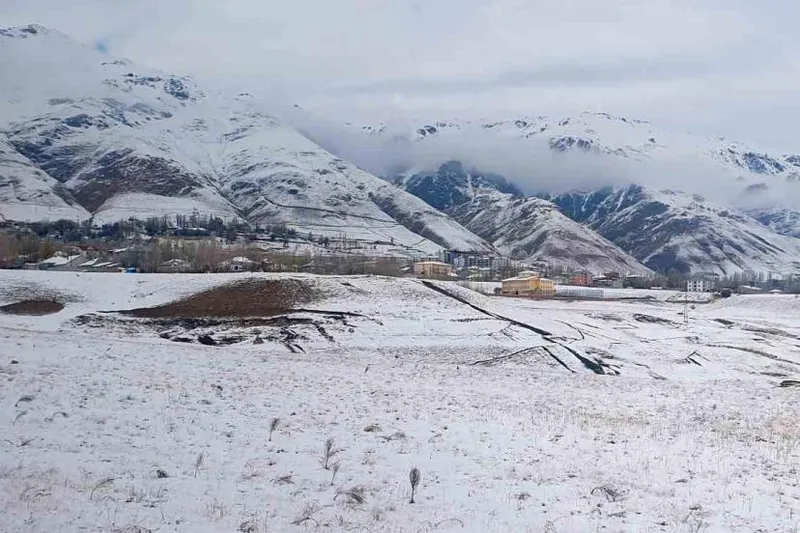 Başkale beyaza büründü