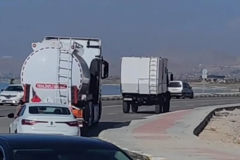 Van’da sahil yolu çökme tehlikesiyle karşı karşıya