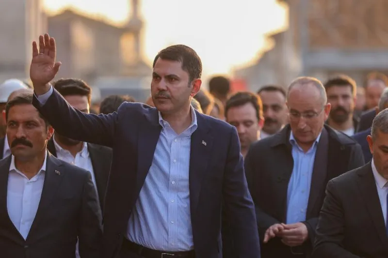 Murat Kurum, Şantiye şefi teşekkür etti