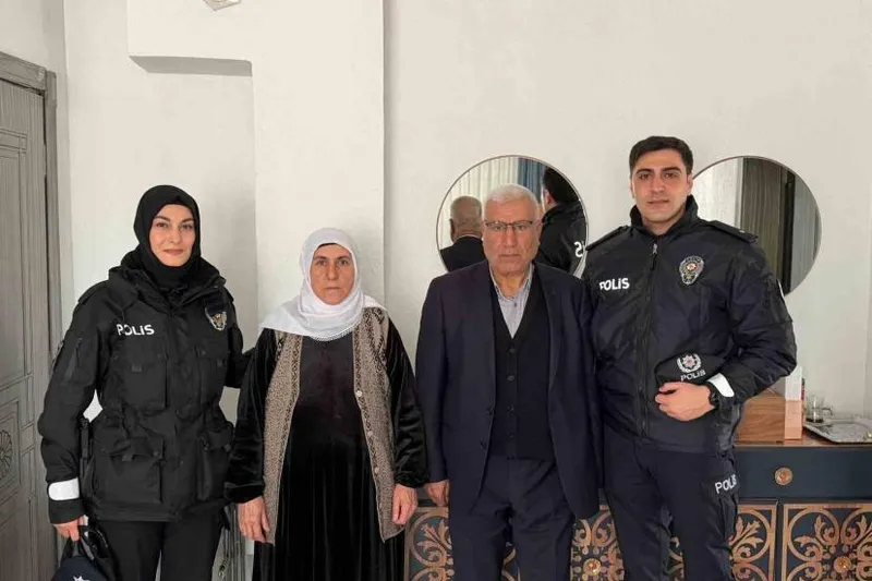 Özalp ilçesinde şehit ailelerine bayram ziyareti