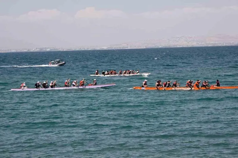 Van’da düzenlenen 12. Su Sporları Festivali coşkuyla sona erdi