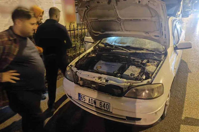 Seyir halindeki otomobilde yangın
