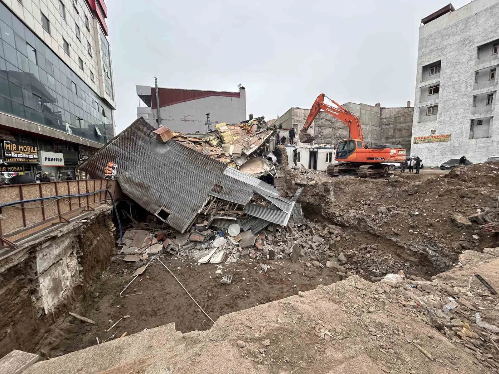 Van’da kazı alanının yanındaki lokanta çöktü