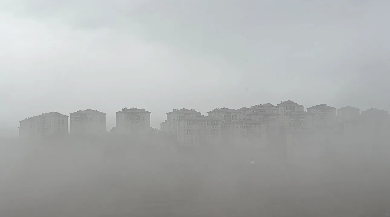 Yüksekova’da yoğun sis etkisini sürdürüyor