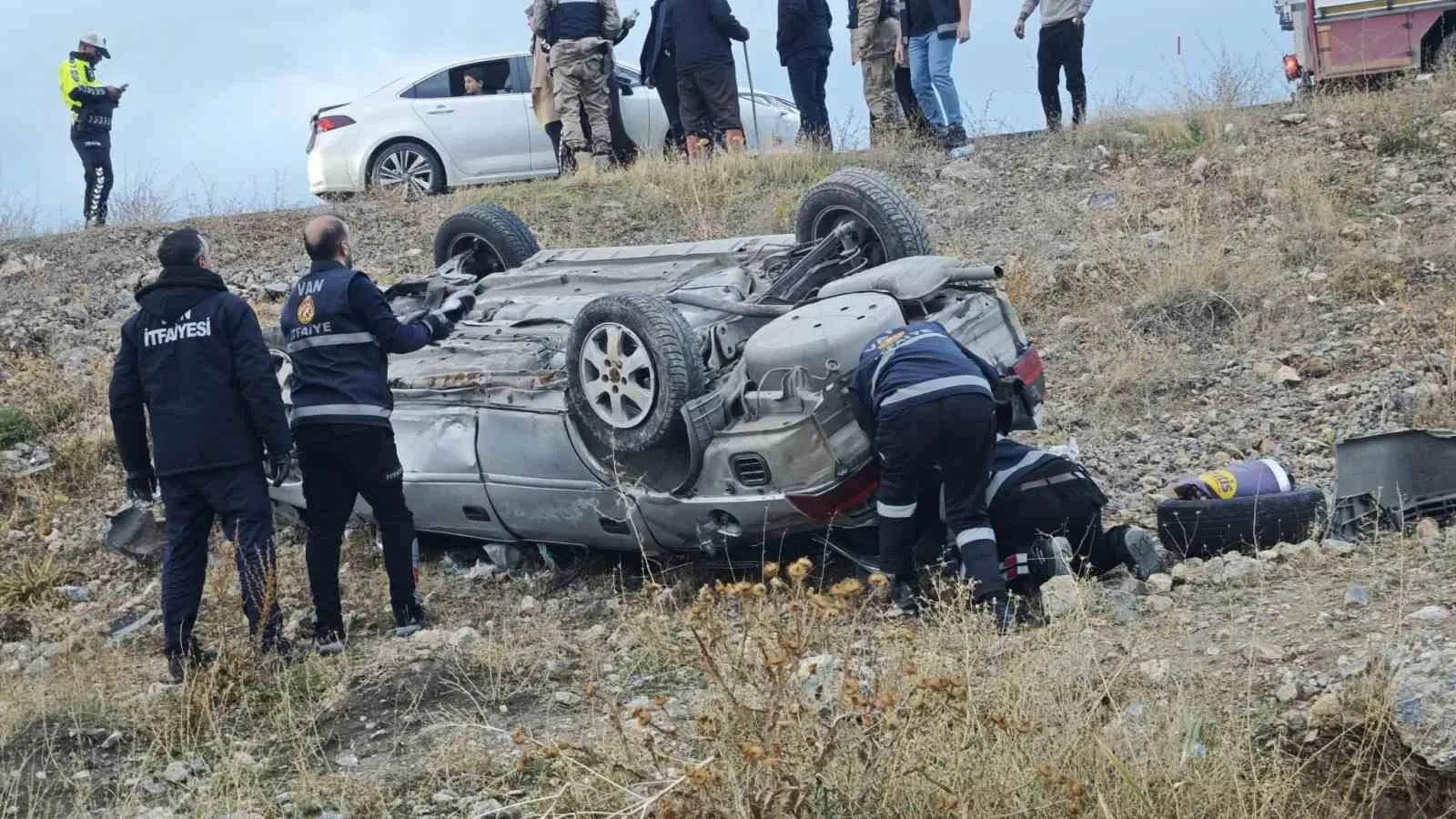 Van’da otomobil takla attı: 2 yaralı