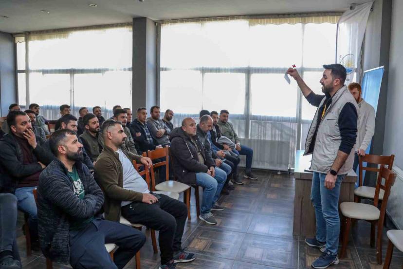 Ekipler sokak hayvanları konusunda bilgilendirildi