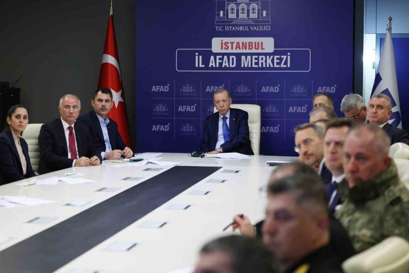 Erdoğan, AFAD’daki kriz merkezinde depreme ilişkin bilgi aldı