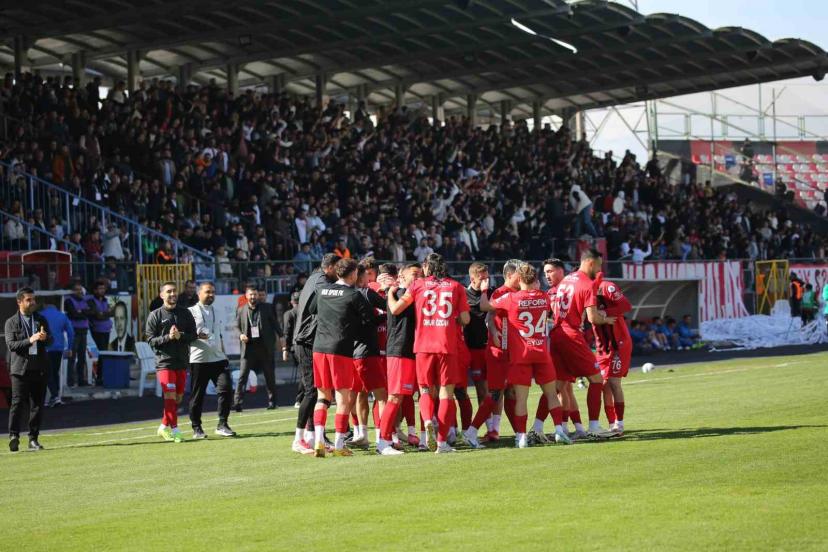 TFF 2. Lig: Vanspor FK: 4 - Bucaspor 1928: 0