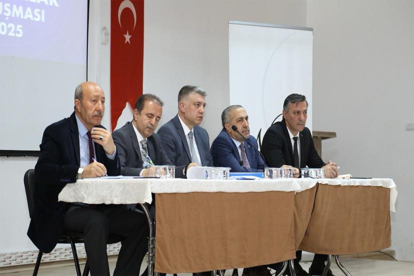 Van Büyükşehir Belediyesinin muhtarlar toplantısı devam ediyor