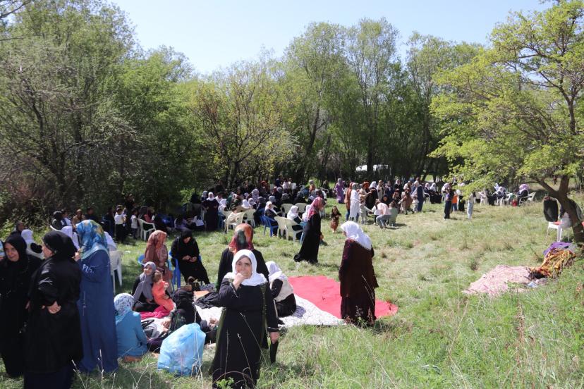 Edremitli kadınların buluşmasında renkli görüntüler yaşandı