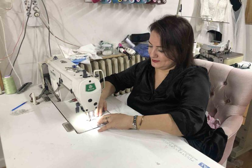 Asıl mesleğini bırakıp gelinlikçi oldu