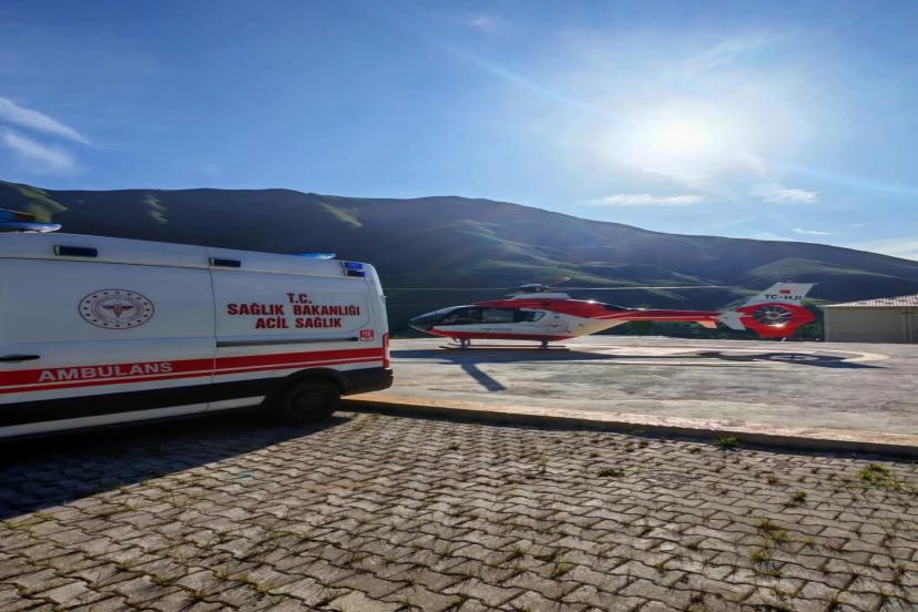 Bahçesaray’da yaşlı hasta helikopter ambulansla Van’a sevk edildi