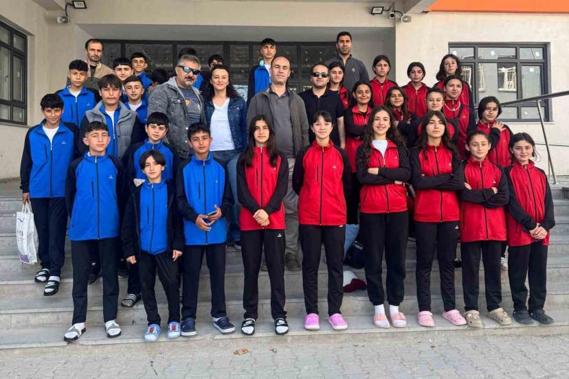 Van’daki ortaokulun spor başarısı göz doldurdu