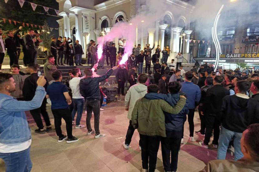 Vanspor FK taraftarının galibiyet coşkusu
