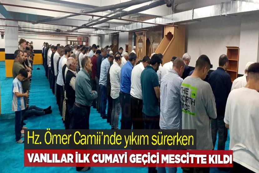 Hz. Ömer Camii’nde yıkım sürerken Vanlılar İlk Cumayı Geçici Mescitte Kıldı