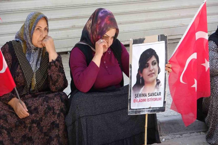 Van’da annelerin evlat nöbeti sürüyor