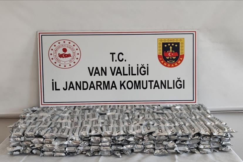 Van’da kaçak sigara operasyonu