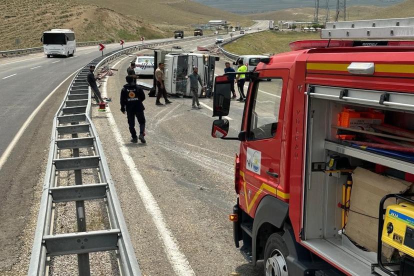 Van’da kamyonet yan yattı: 1 yaralı