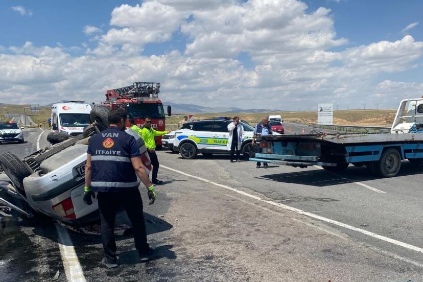 Van’da otomobil takla attı: 1 ölü, 3 yaralı