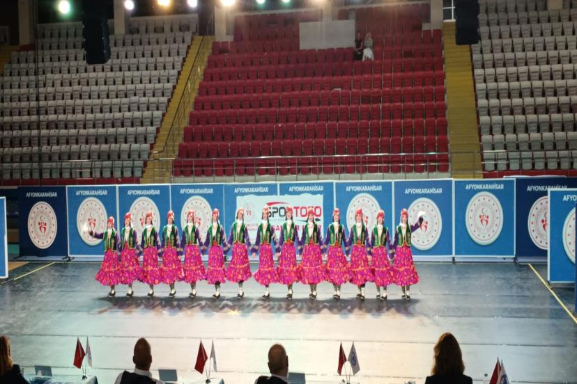 Van Halkoyunları ekibi Türkiye ikincisi oldu