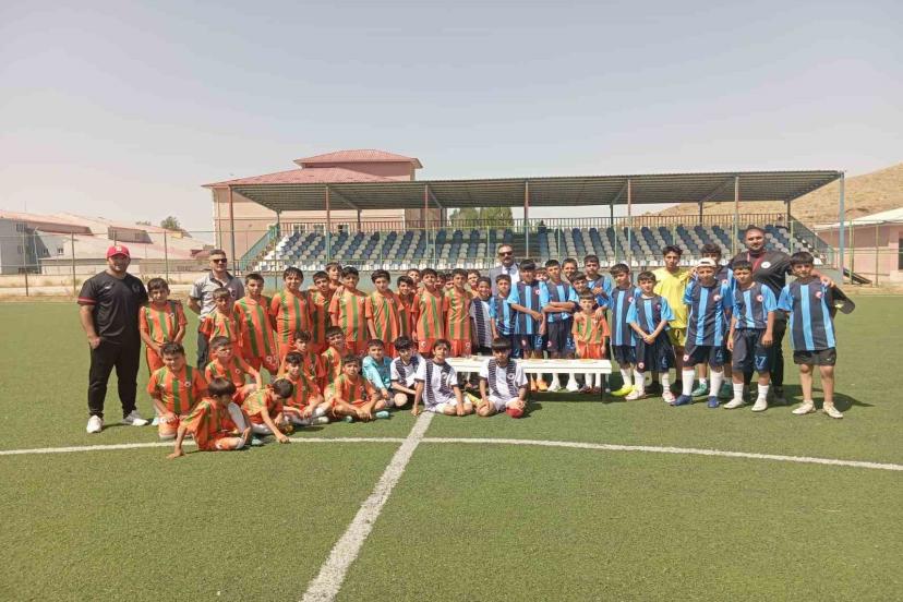 Müdür Aksoy’dan minik sporculara ziyaret