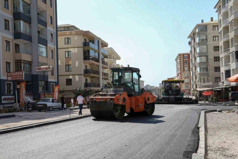Terzioğlu Caddesi’nde asfalt serimi başladı