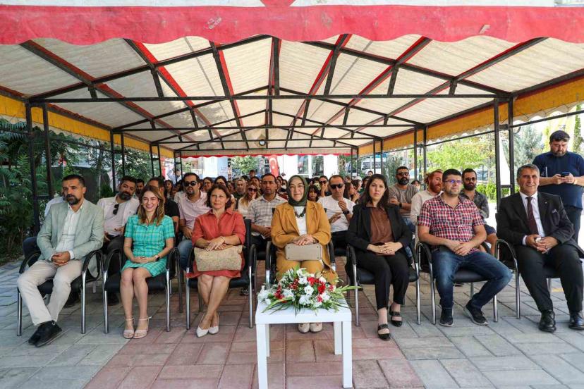 Van Büyükşehir Belediyesi, dijital gençlik merkezinin kapılarını hizmete açtı