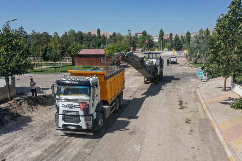 Van Büyükşehir Belediyesi Suvaroğlu Caddesi’nde çalışmalara başladı