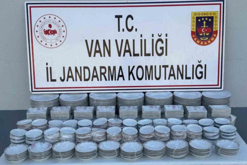 Van’da çok sayıda gümrük kaçağı malzeme ele geçirildi