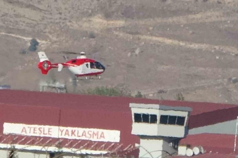 Asfiksi hastası yenidoğan bebek ambulans helikopterle Van’a getirildi