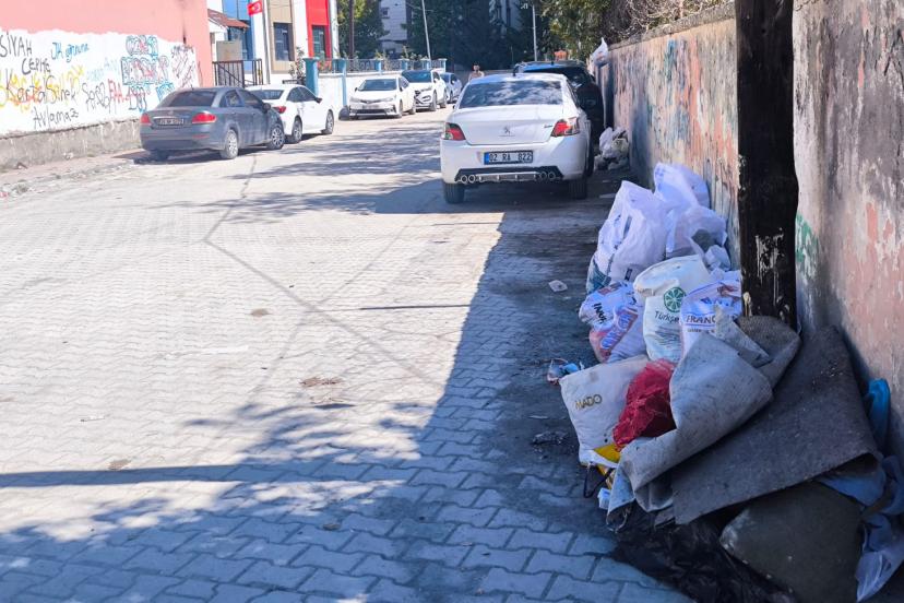 İpekyolu’nda Çöp Krizi Velilerden Belediye’ye Tepki!