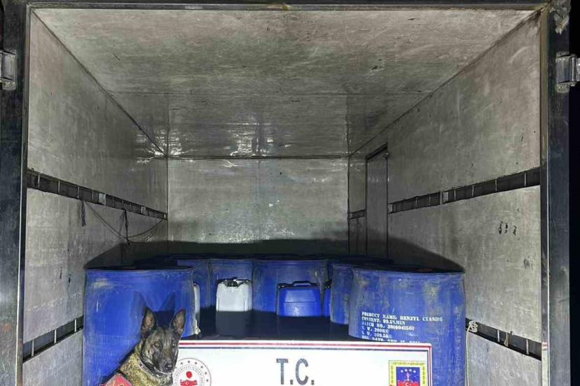 Van’da 3 bin 710 litre asetik asit anhidrit ve 50 kilogram kostik soda ele geçirildi